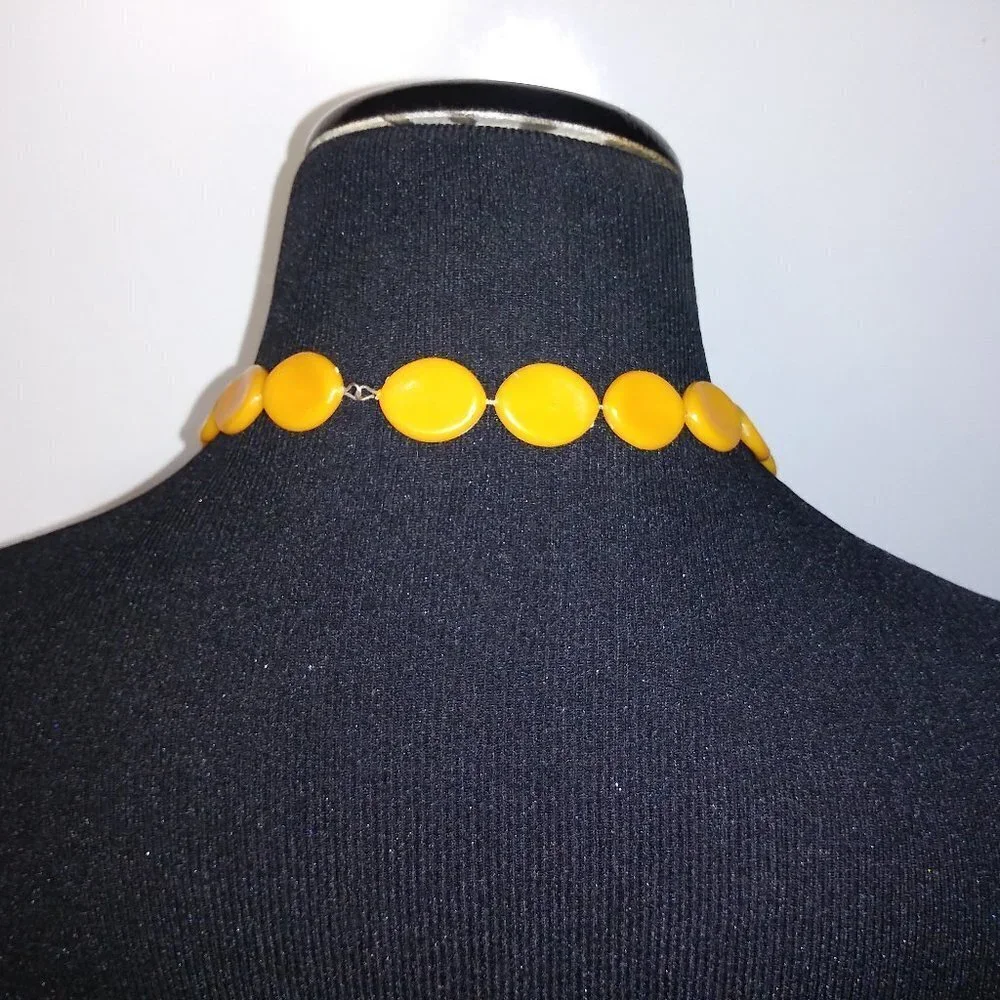Costume necklace yellow flat beads long - Picture 3 of 4